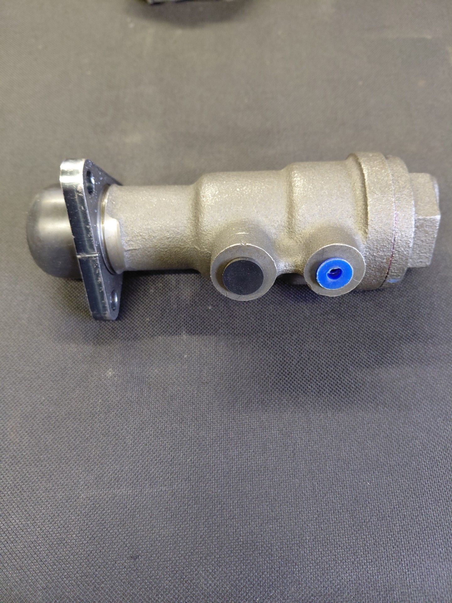 Master Cylinder 107" 109" with 11" Brakes