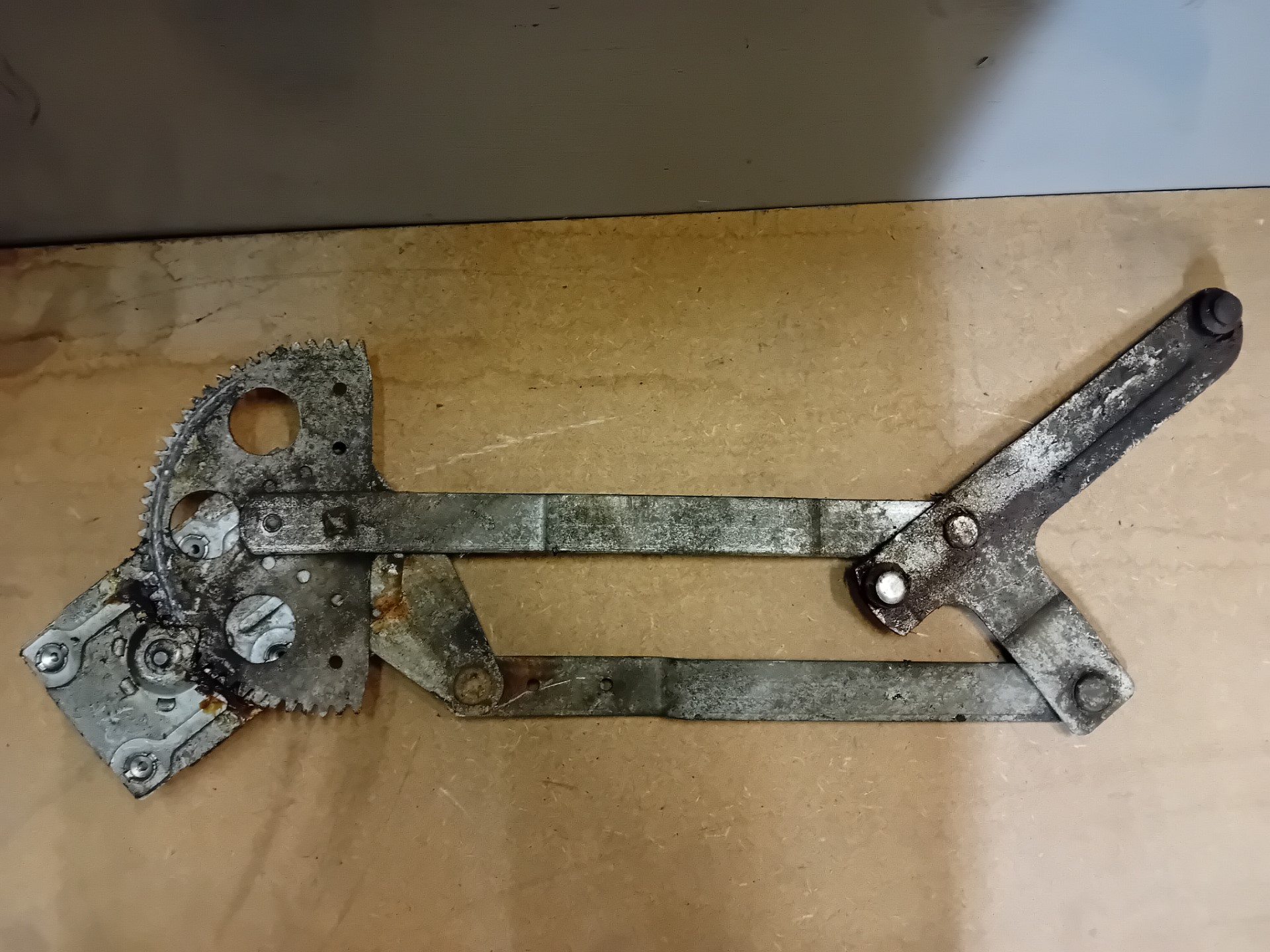 Window Regulator LH Front Used